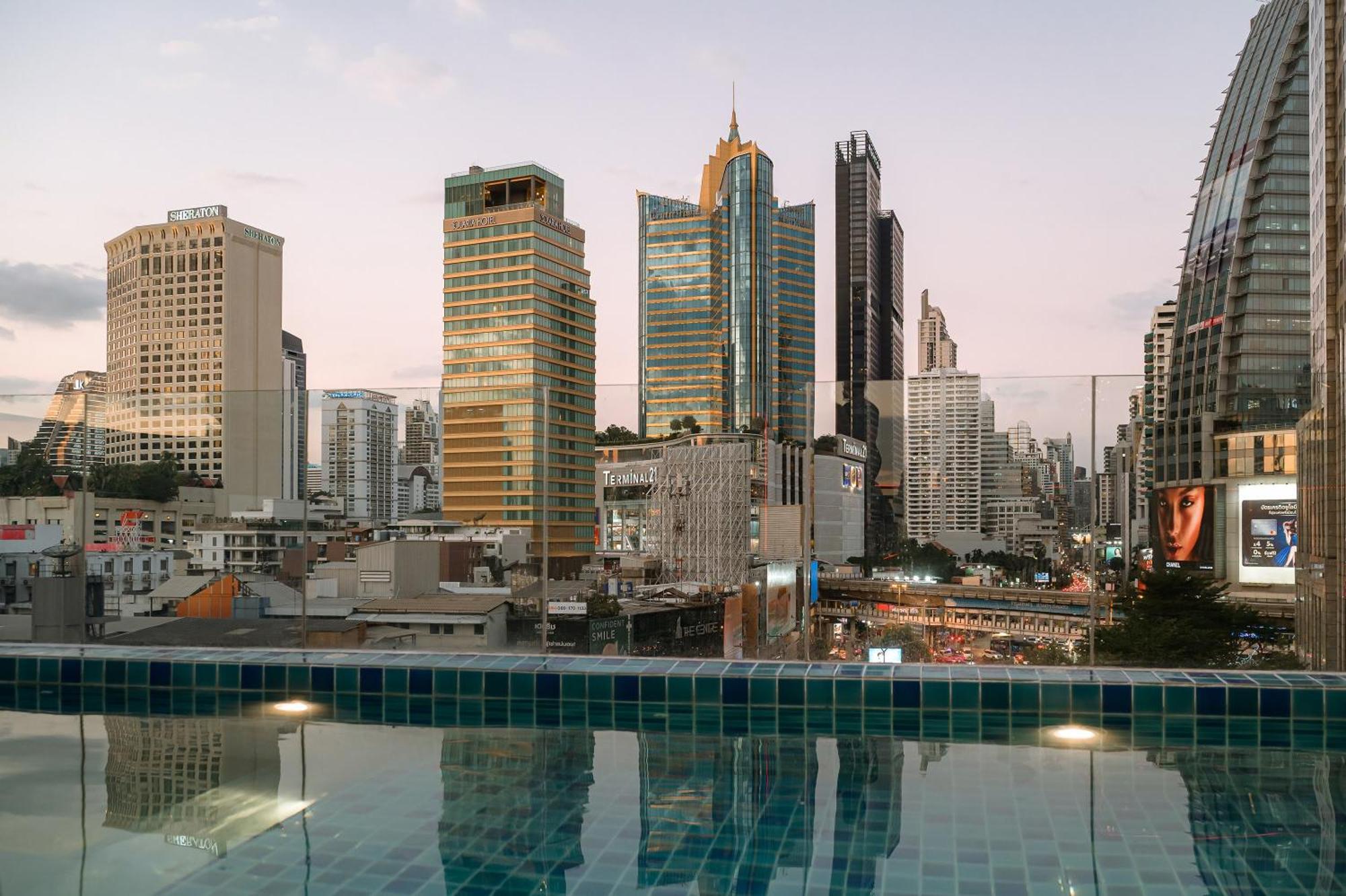 Hotel Clover Asoke - Sha Extra Plus Bangkok Exterior photo
