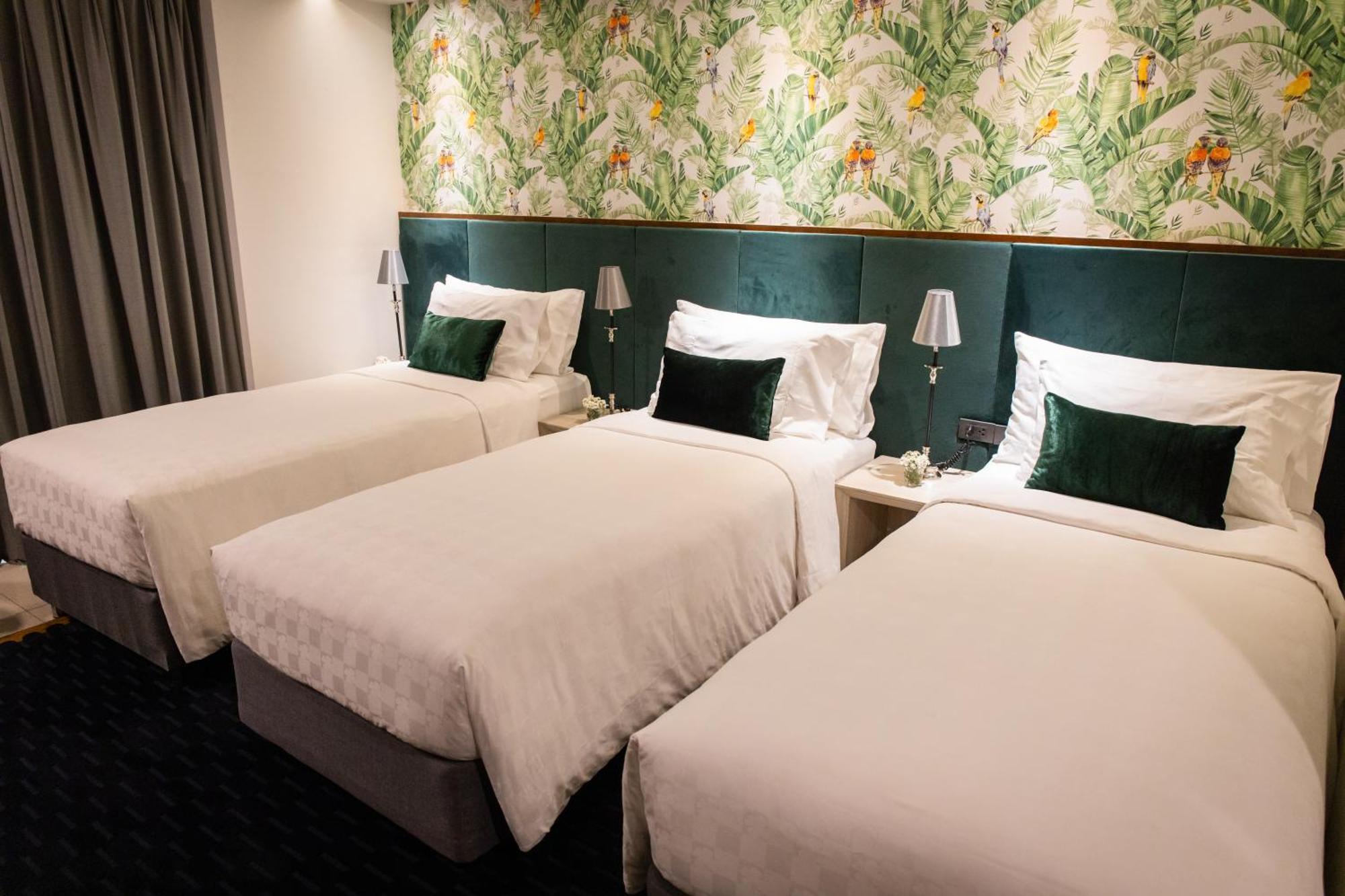 Hotel Clover Asoke - Sha Extra Plus Bangkok Exterior photo