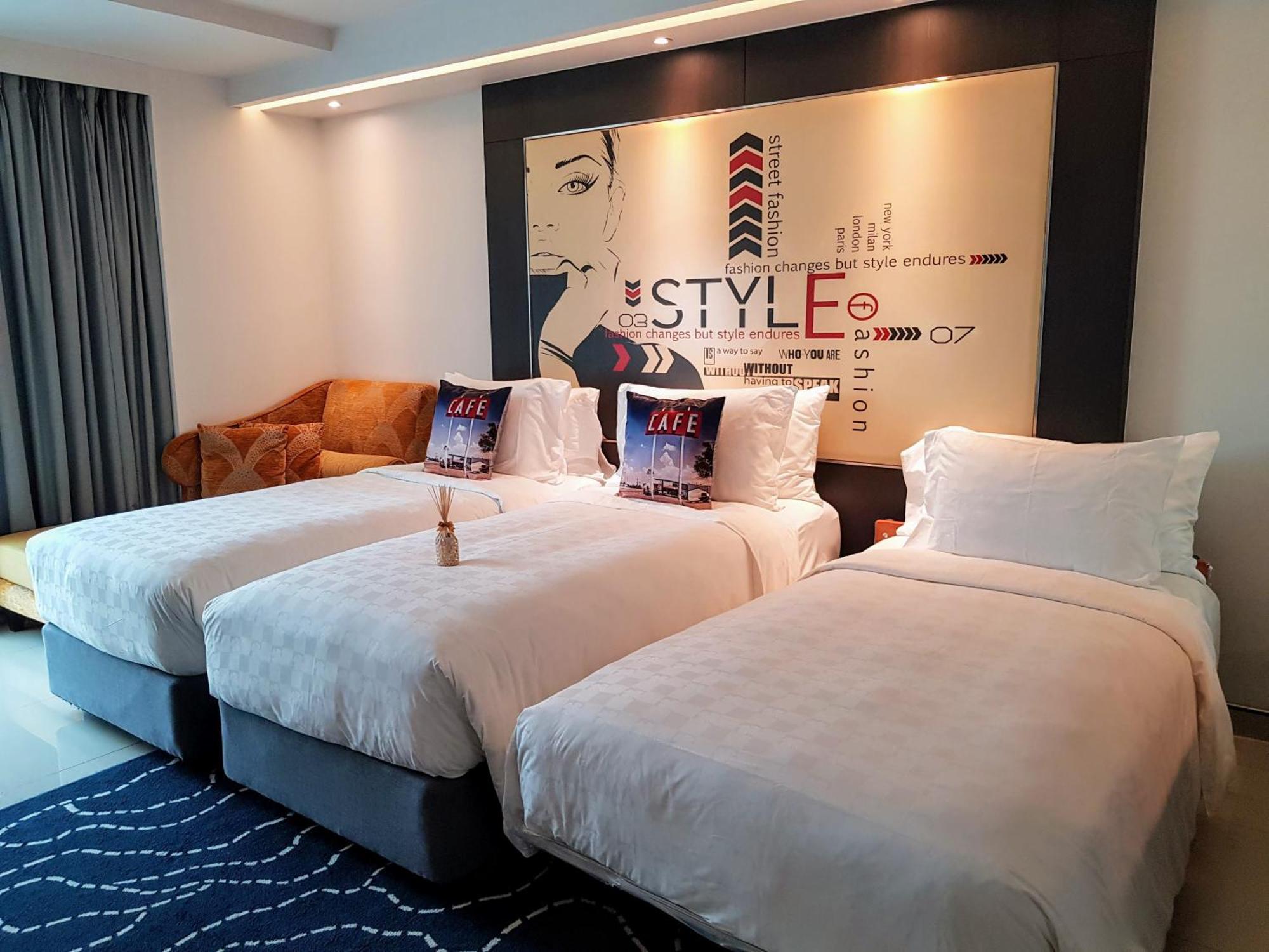 Hotel Clover Asoke - Sha Extra Plus Bangkok Exterior photo
