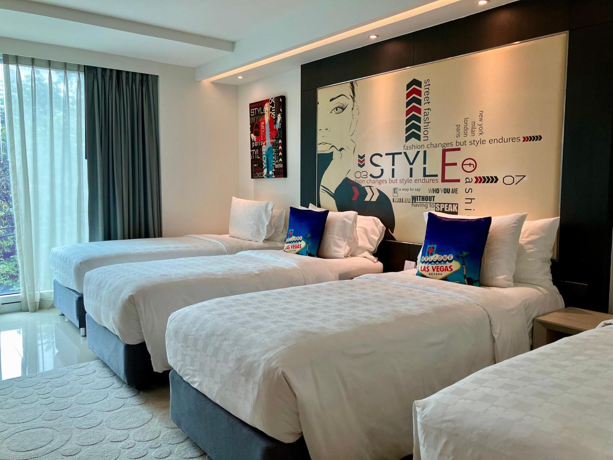Hotel Clover Asoke - Sha Extra Plus Bangkok Exterior photo
